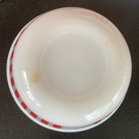 Hazel atlas, scalloped, red and white mixing bowls - Picture 4 of 8